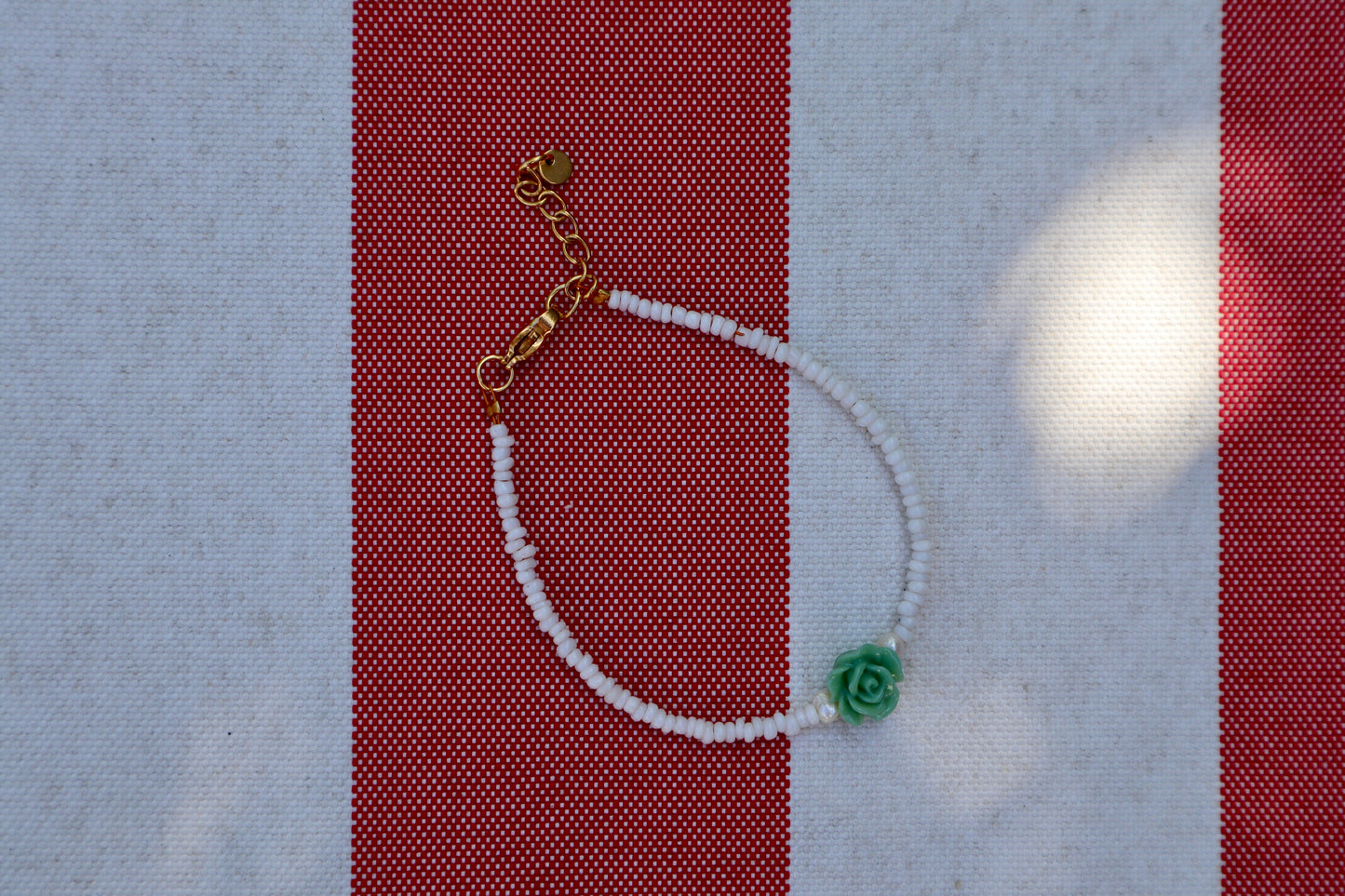 Armband: groene roos - goud, wit
