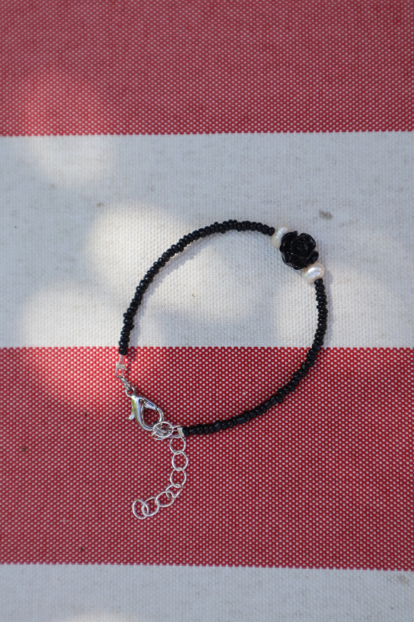 Armband: zwarte rood - zilver, zwart