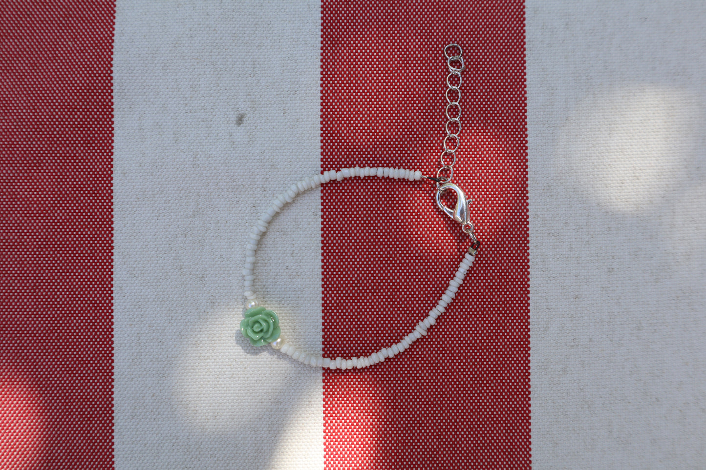 Armband: groene roos - zilver, wit