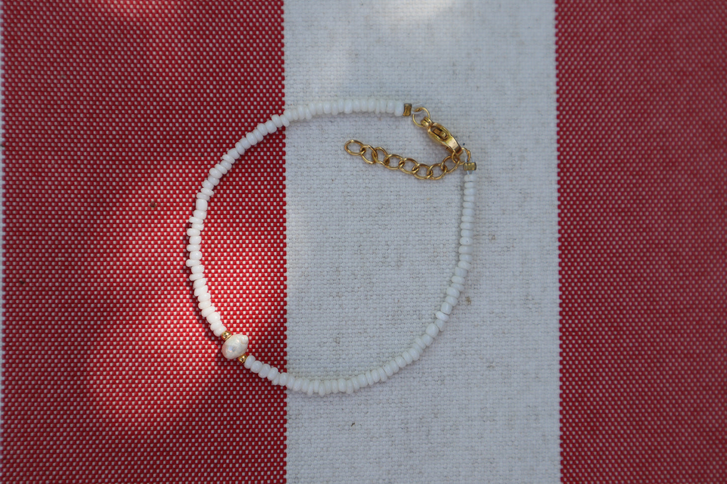 Armband: gouden parel - wit