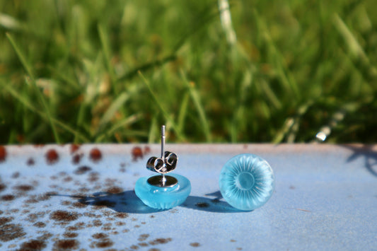 Oorbel: helderblauw rond