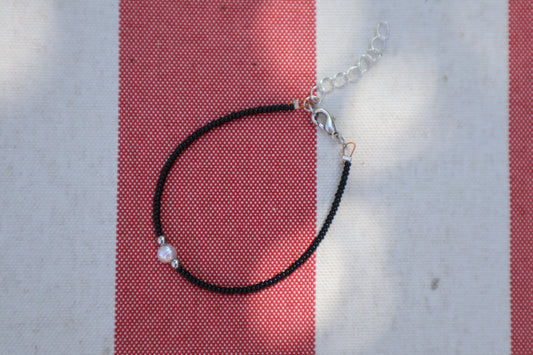 Armband: zilveren parel - zwart