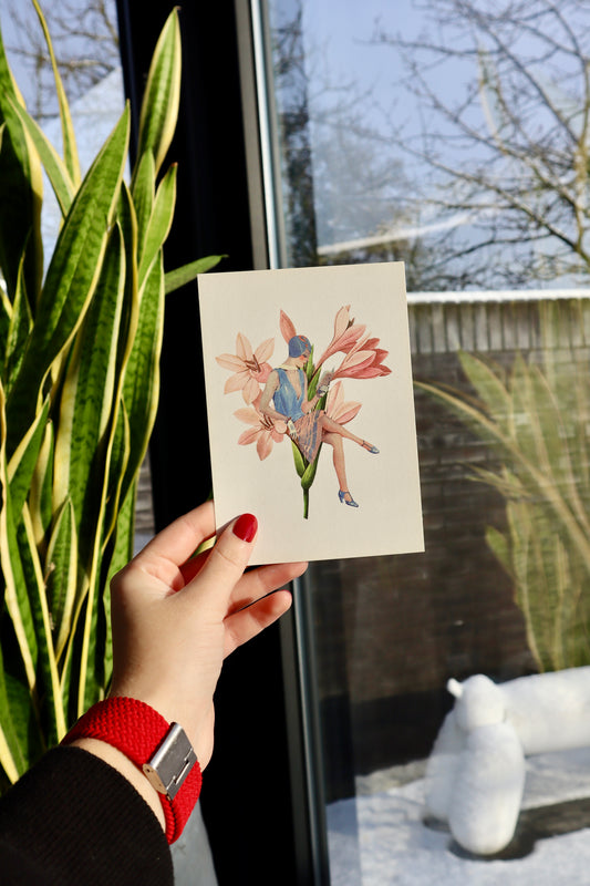Kaart: vrouw op roze bloemen